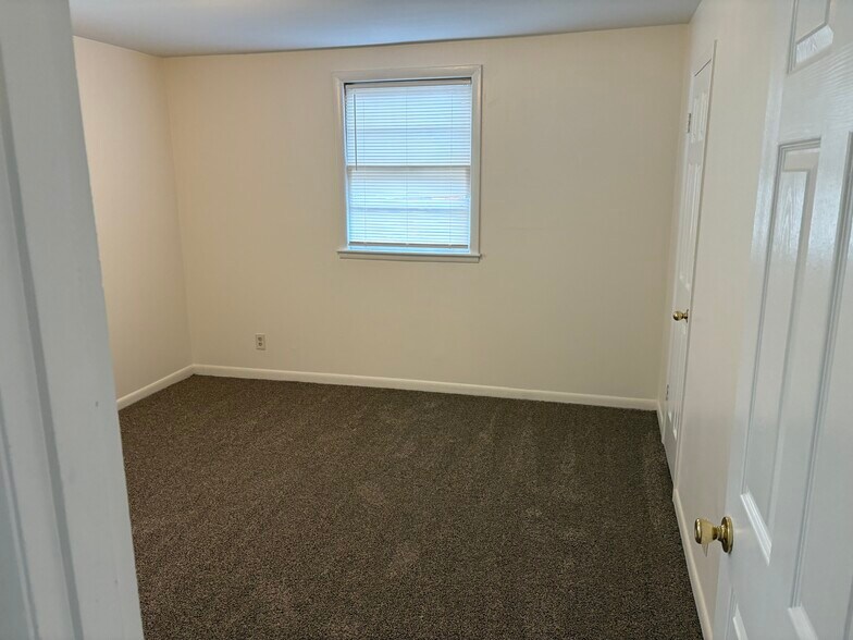 Building Photo - 3225 Panorama Dr