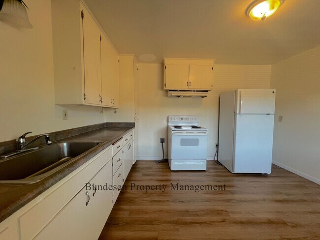Building Photo - Charming Country Property