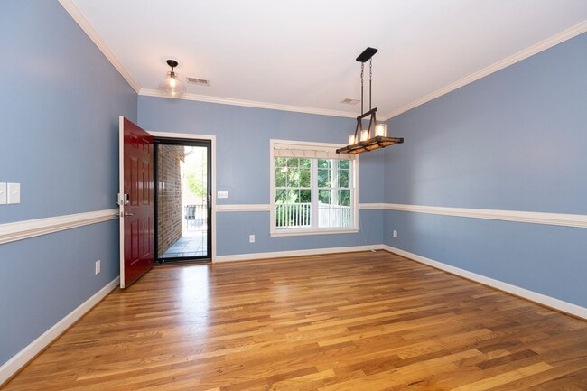 Building Photo - 130 Alpine Ct