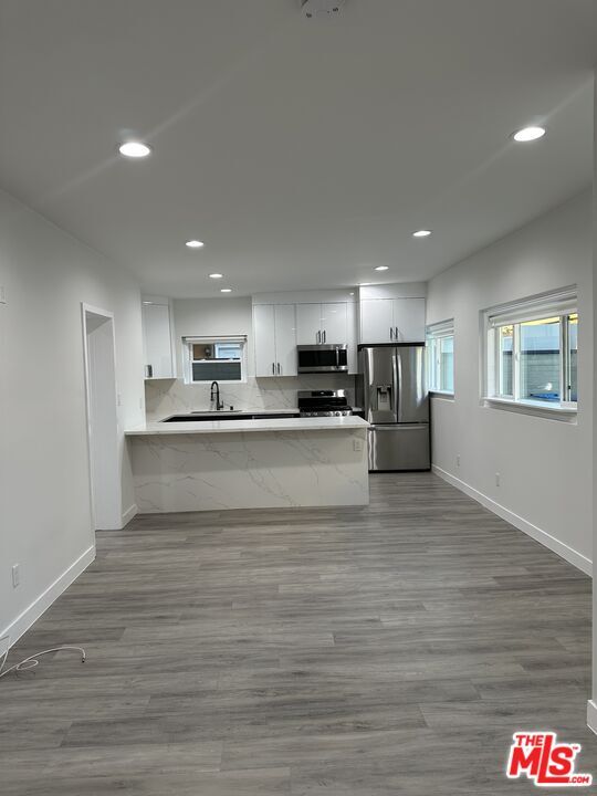 Building Photo - 608 W Hillcrest Blvd