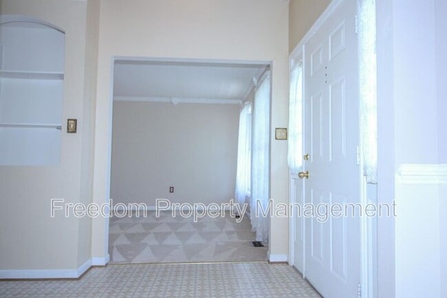 Building Photo - 6540 Cottonwood Dr