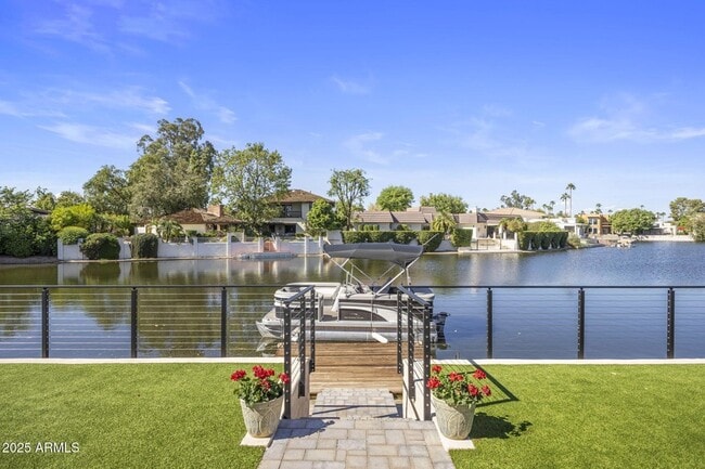 Building Photo - 7620 E Vía Del Placito