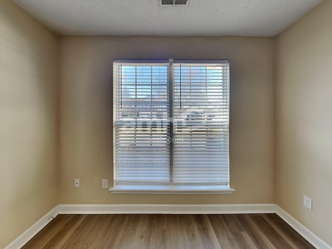 Building Photo - 209 Jones Rd