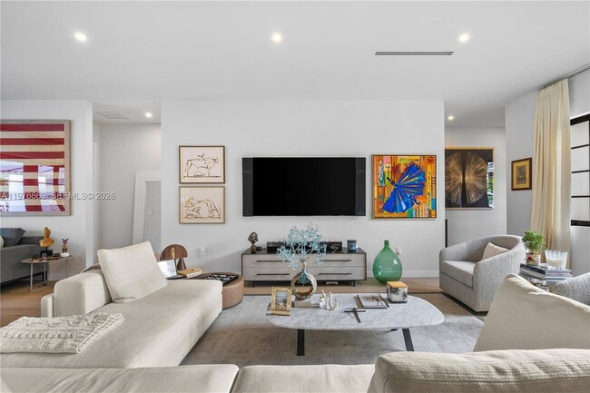 Building Photo - 2015 Country Club Prado