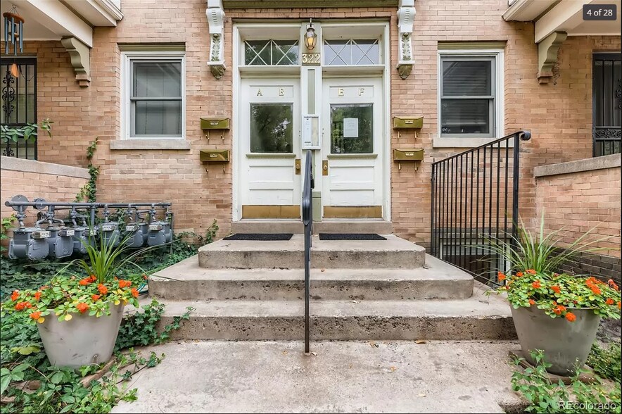 Building Photo - 322 E Cedar Ave