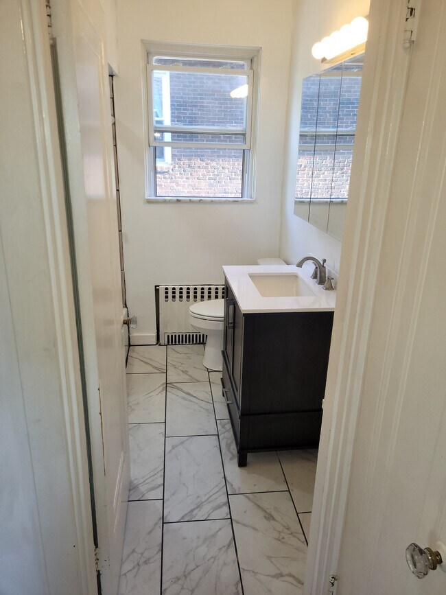 Building Photo - 2538 Beechwood Blvd