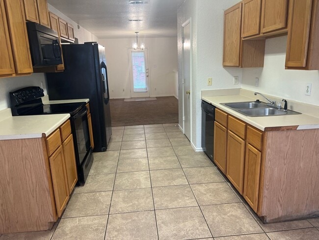 Building Photo - 2408 Thoroughbred Dr