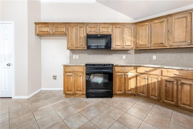 Building Photo - 17024 Woodvine Dr