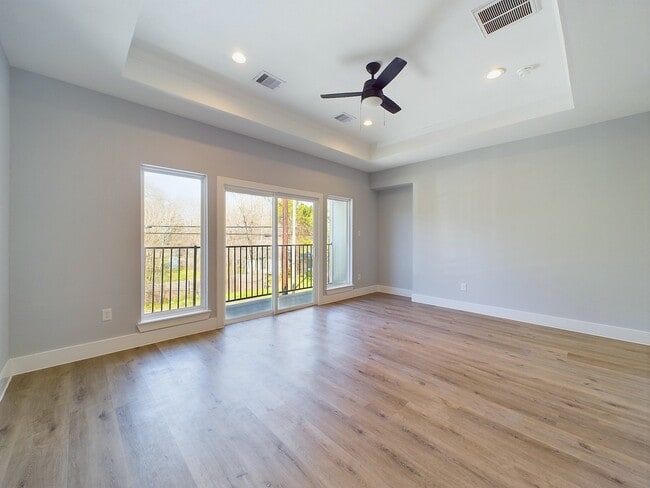 Building Photo - 5029 Creekmont Dr