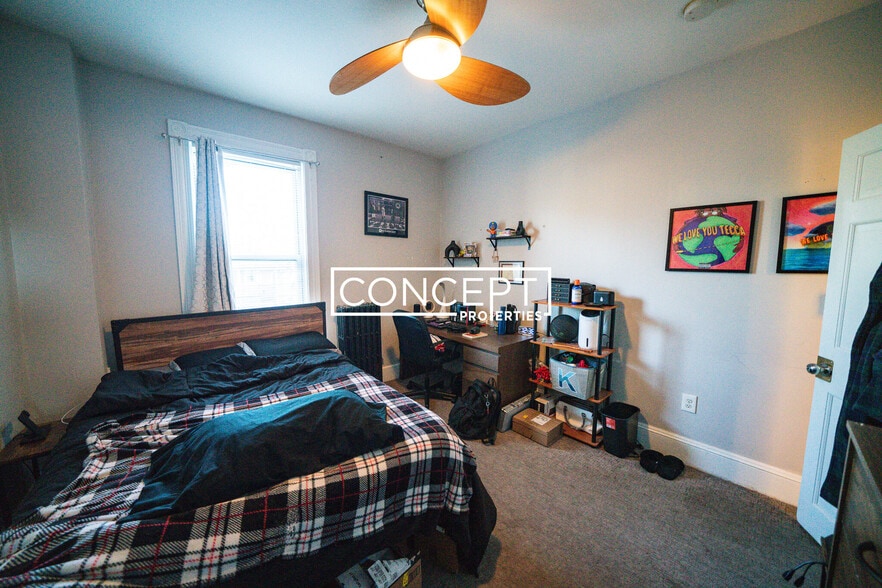 Building Photo - 154 Calumet St