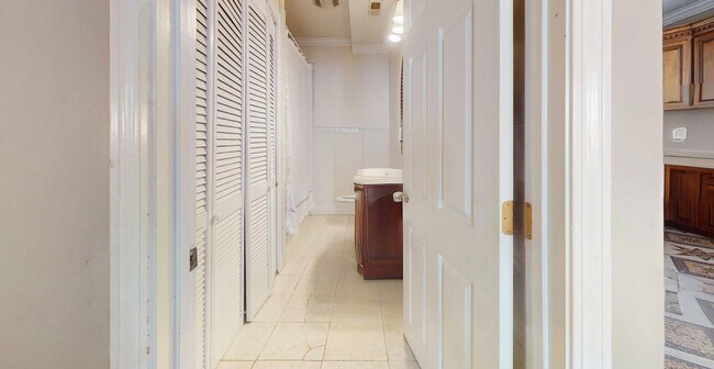 Building Photo - 315 Silver St