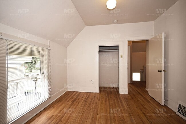 Building Photo - 322 W Laurel St