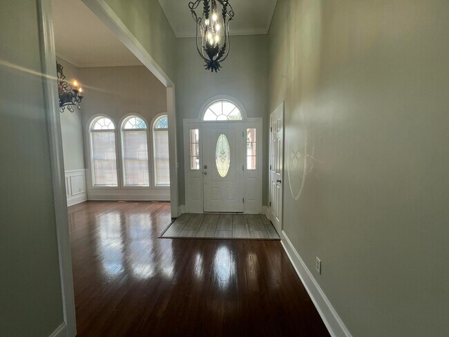 Building Photo - 2105 Harborview Dr