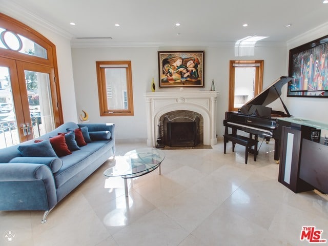 Stage - 9033 Cresta Dr