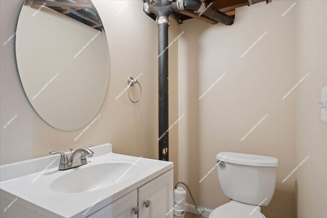 Building Photo - Rare Rental! Beautiful 1900 sq ft 3-bedroo...