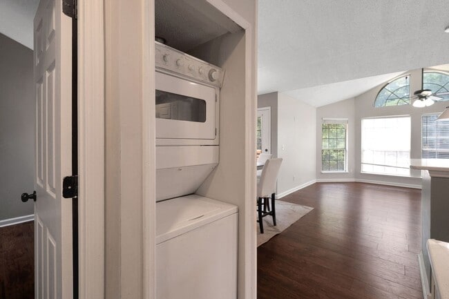Building Photo - Charming 2BR Condo in Alpharetta
