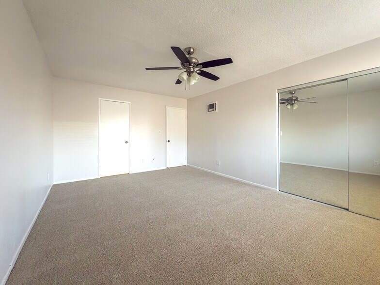 Building Photo - 4243 Tiberon Dr