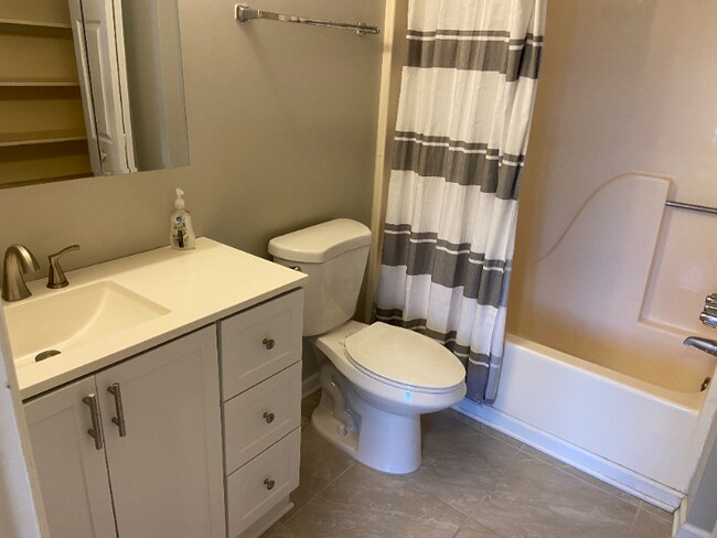 Building Photo - 3134 High Ridge Dr