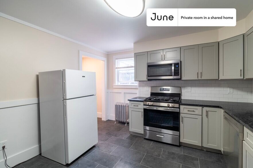 Building Photo - Room in Shared 7 bed/2 bath home