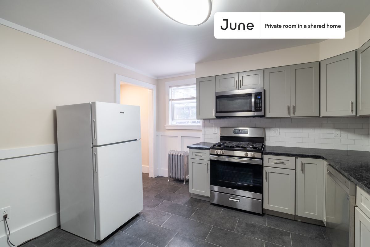 Building Photo - Room in Shared 7 bed/2 bath home in Allston