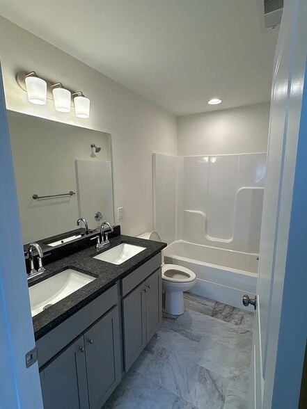 Building Photo - 5546 Stream Ln