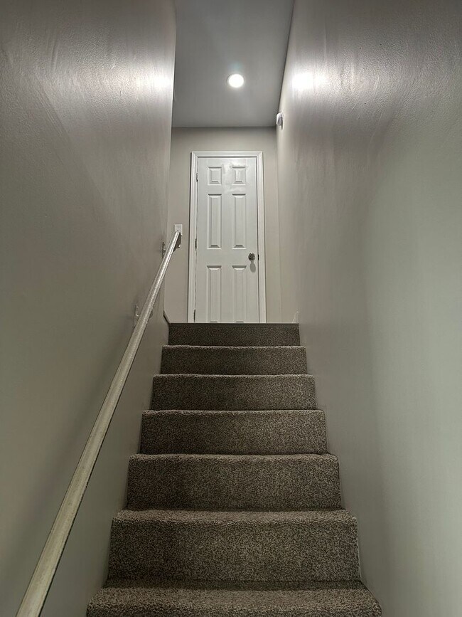 Building Photo - 606 Myrtlewood Cir
