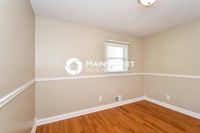 Building Photo - 3 Bedroom Pet-Friendly Home in Hillview, KY with Main Street Renewal