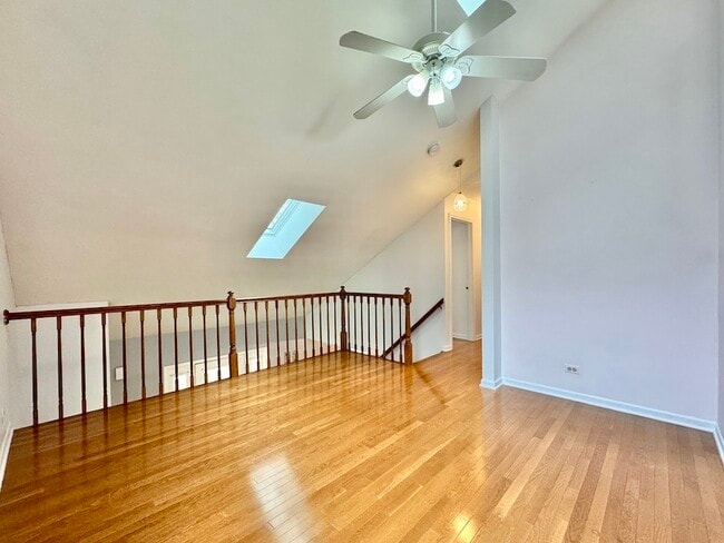 Building Photo - 2760 College Hill Cir
