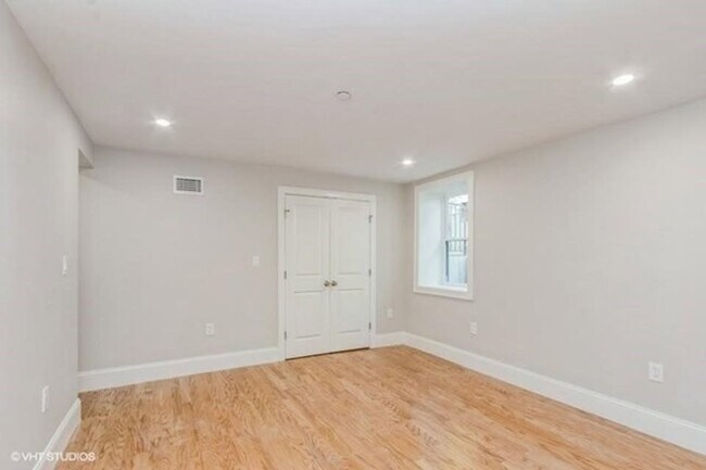 Building Photo - 111 Hutchings St