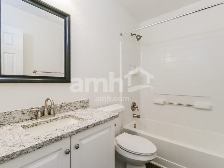 Building Photo - 118 Rinehardt St