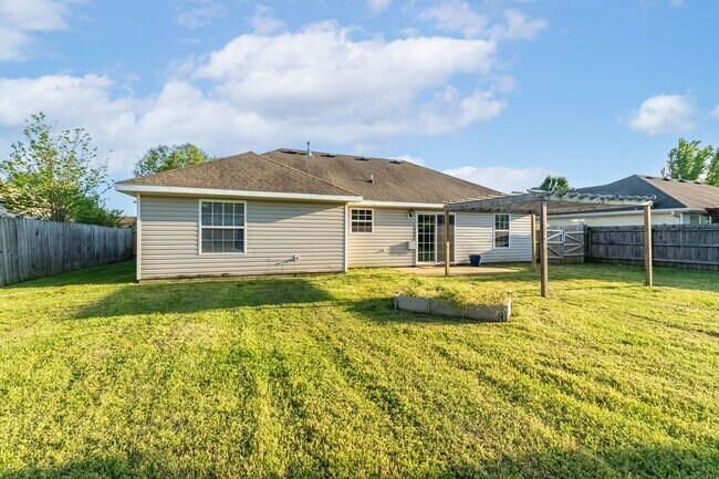 Building Photo - Centerton Sanctuary: 3-Bedroom, 2-Bathroom Rental with Expansive Backyard