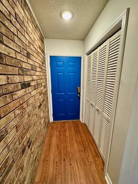 Building Photo - 280 Hill Ave