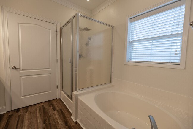 Building Photo - New special for move in!