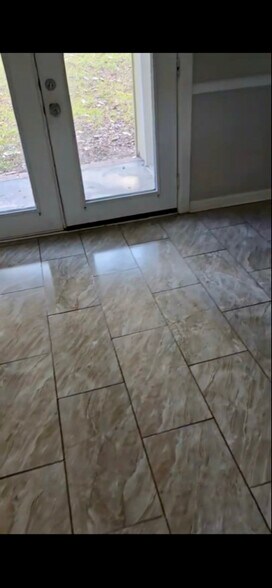 Building Photo - 4970 Gardiner Dr