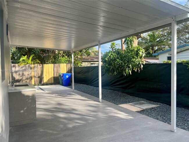 Building Photo - 3532 Thomas Ave