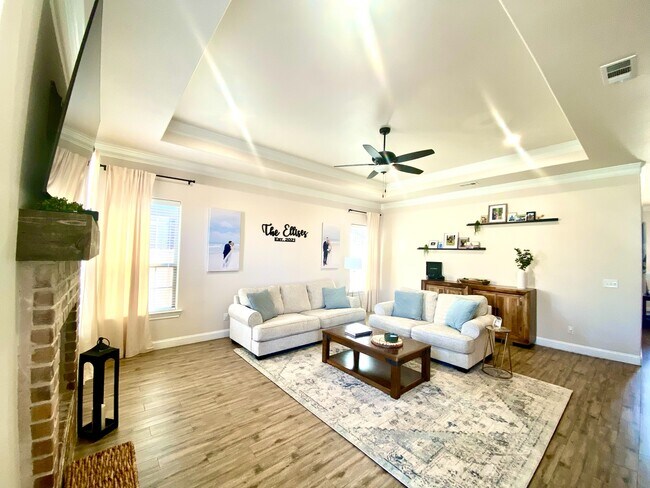 Primary Photo - 1215 Desert Rose Dr
