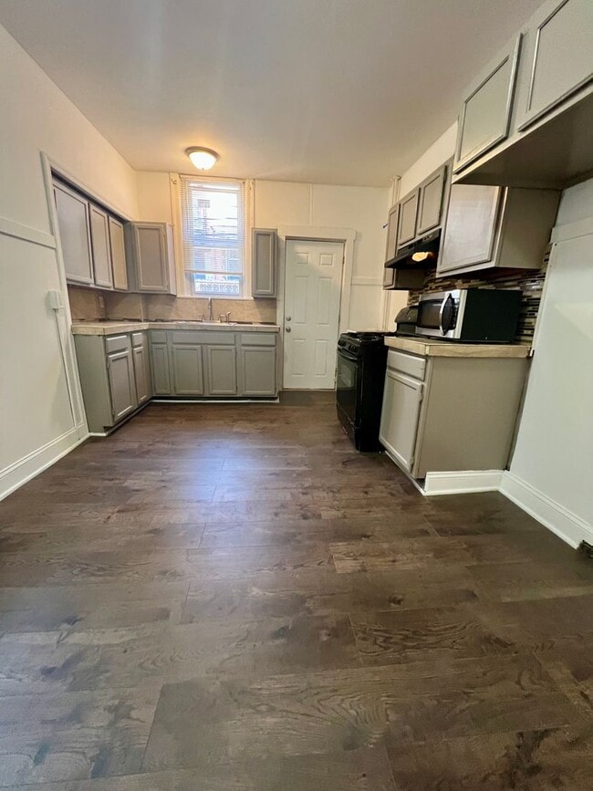 Building Photo - Gorgeous 3-Bedroom Townhome in Allegheny West! Available NOW!