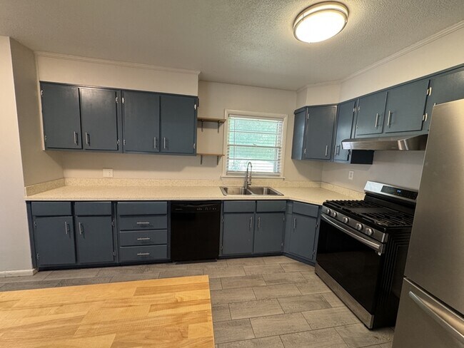 Building Photo - 918 Woodall Ln NW