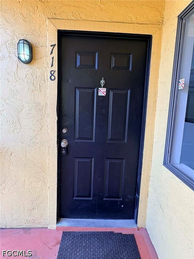 Building Photo - 2905 Winkler Ave