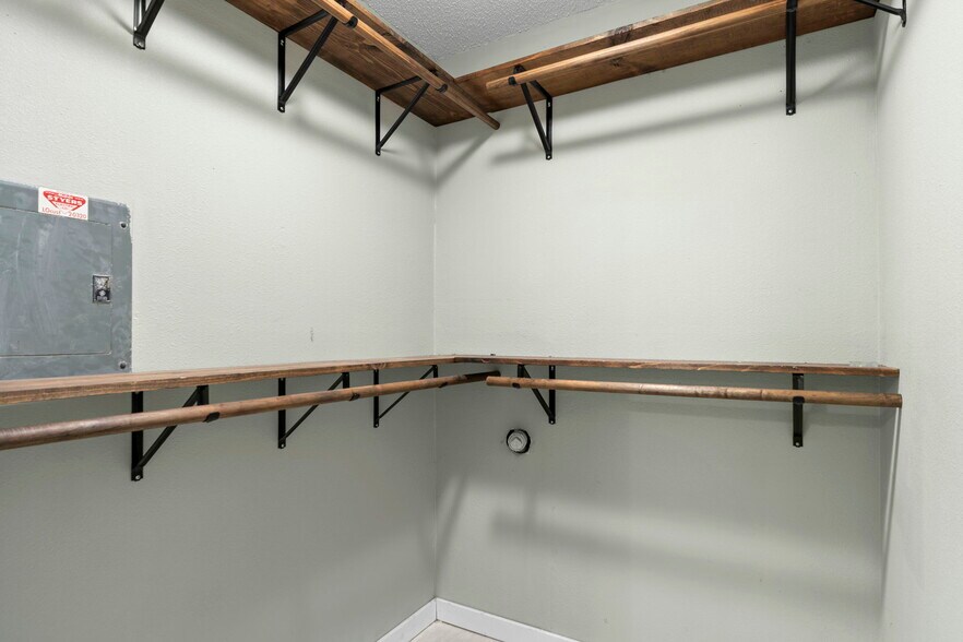 Building Photo - 11220 Bainbridge Dr