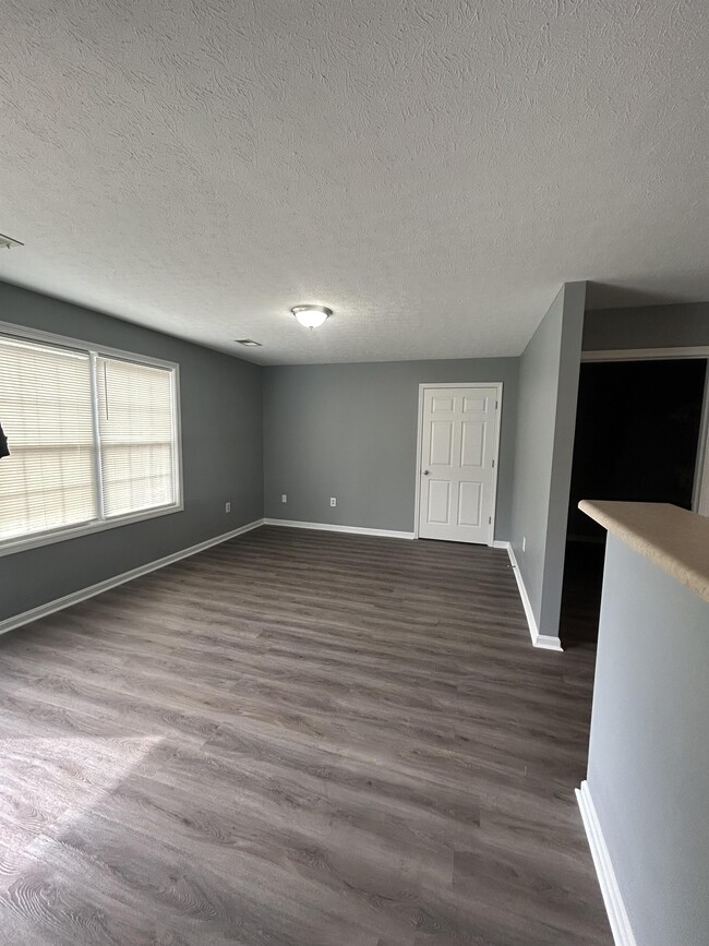 Building Photo - 466 Springfield Rd