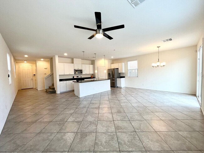Building Photo - 9198 Valley Betica Ave