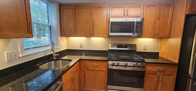 Building Photo - Spacious 2-bedroom townhouse on beautifully landscaped grounds.