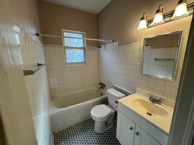 Building Photo - 411 Beard St