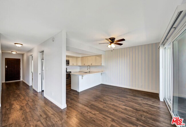 Building Photo - 3606 Vista Rey