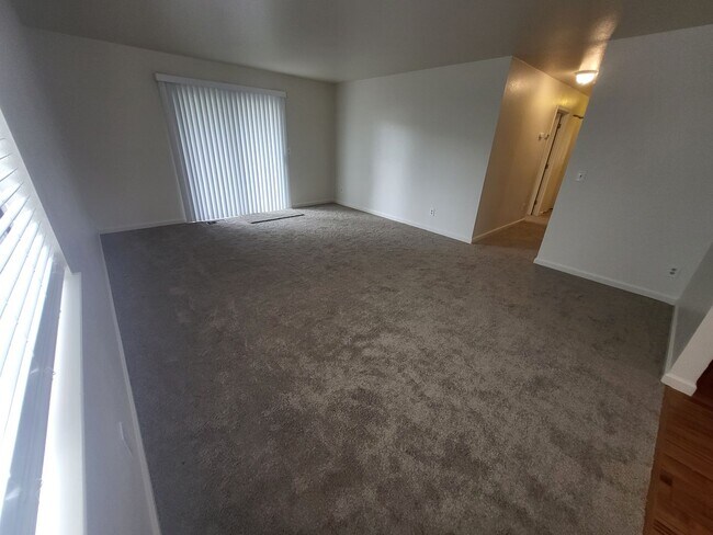 Building Photo - 3766 Emerson Dr