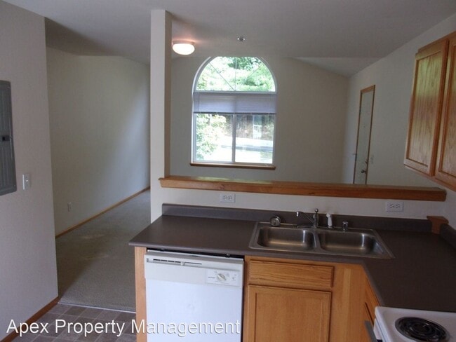 Building Photo - 2 br, 1.5 bath Apartment - 250 32ND STREET