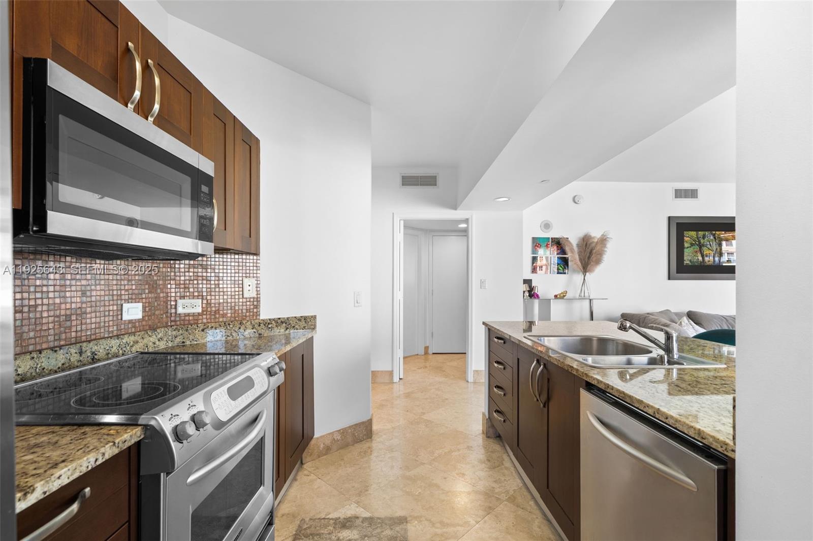 Building Photo - 19900 E Country Club Dr