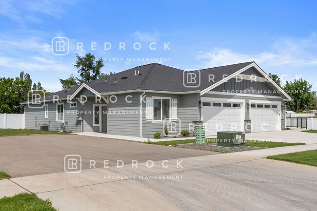 Building Photo - 1328 N Tschirley St