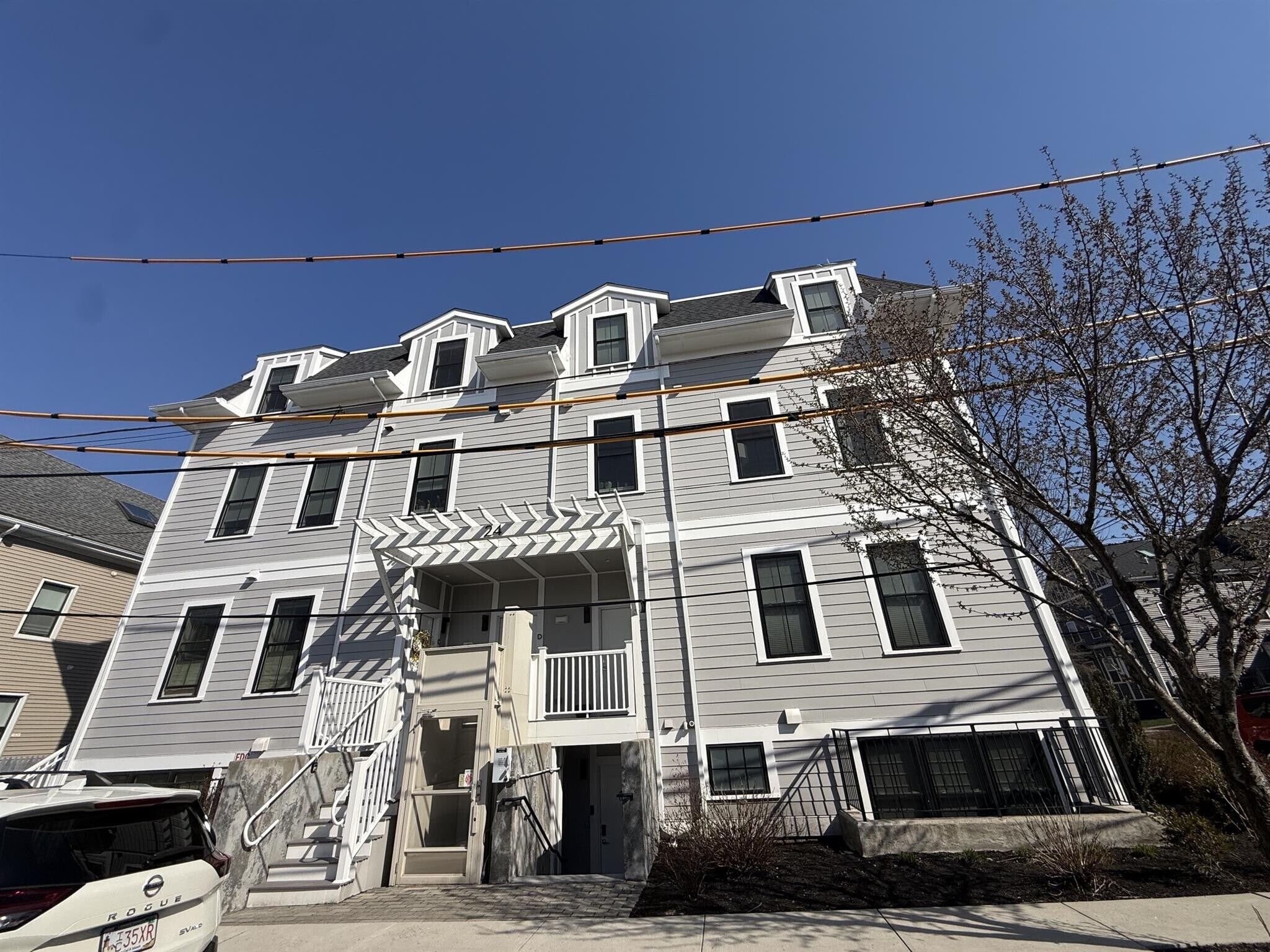 Building Photo - 24 Rush St